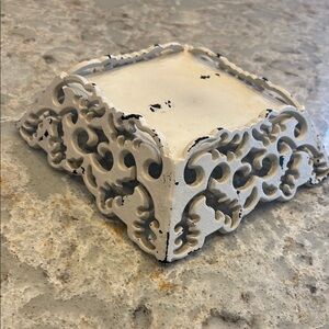 Gold Canyon Vintage Style White Decorative Stand or Flip for a Basket.